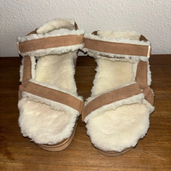 Reef Rem Hi Shearling scrappy Sandals - women’s furry platform summer 10 NWOT - Picture 3 of 7